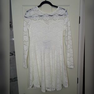 White lace long sleeved dress